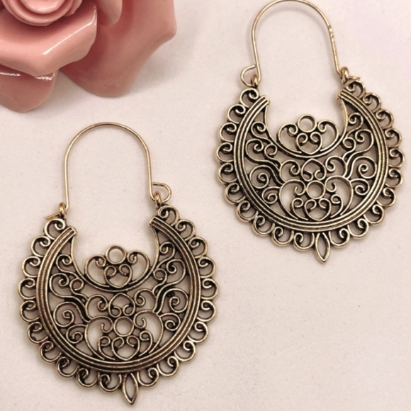 SALE! NEW Antique Goldtone Hoop Earrings - Picture 4 of 5